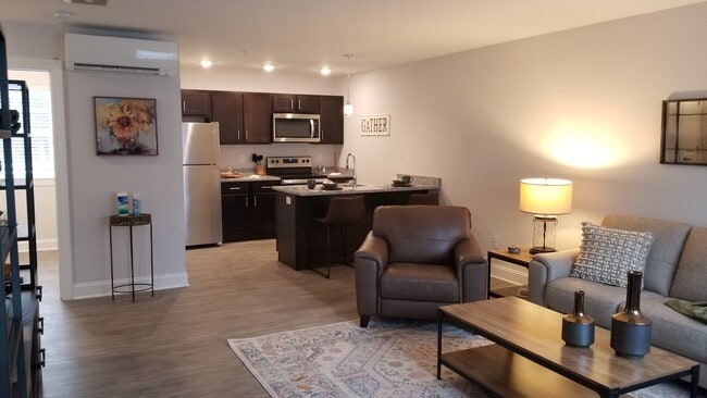 Building Photo - The Residences at 628 Maple