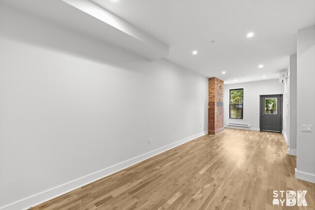 Building Photo - 71 Grove St