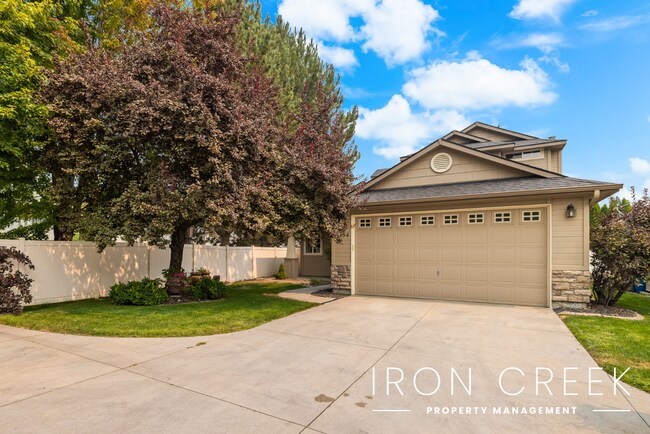 Building Photo - Quiet Abode in Prime Location with Easy Ac...