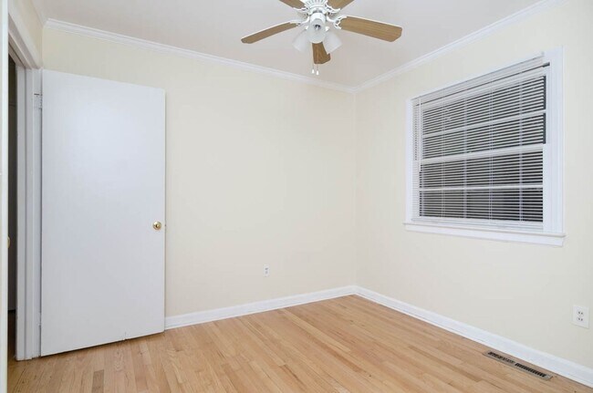 Building Photo - 626 S Kerr Ave