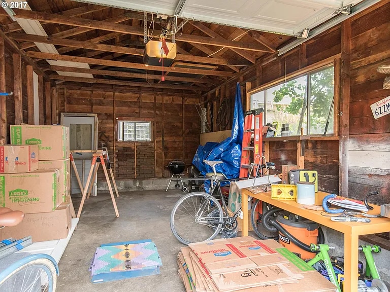 Building Photo - 5525 NE Everett St