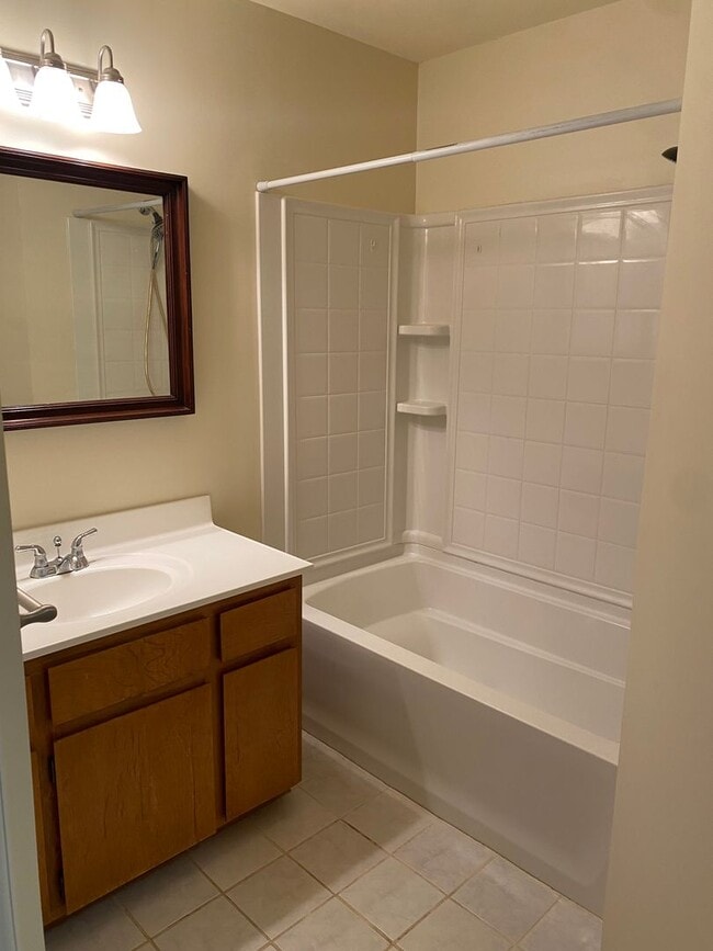 Building Photo - Three bedroom, 2 bath home with a large fe...