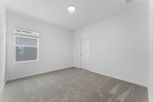 Building Photo - Available on July 10! Solar panel Spacious 3 bedroom house with all appliances included.