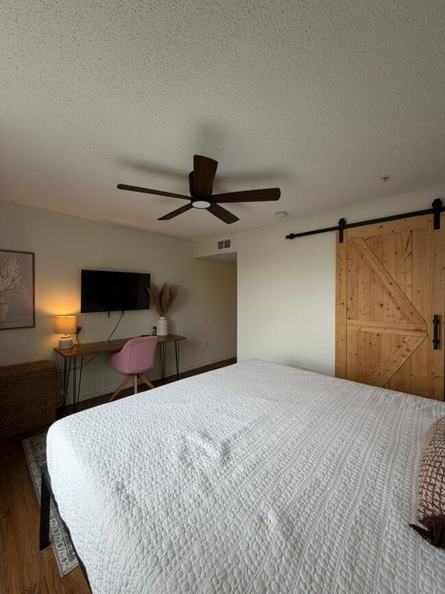 Building Photo - Furnished 3 Bedroom, 2 Bath Condo In Indian Lake!