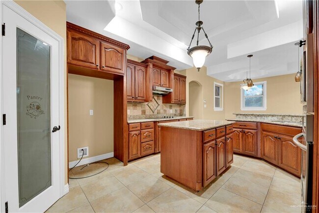 Building Photo - 3218 Lerma Dr