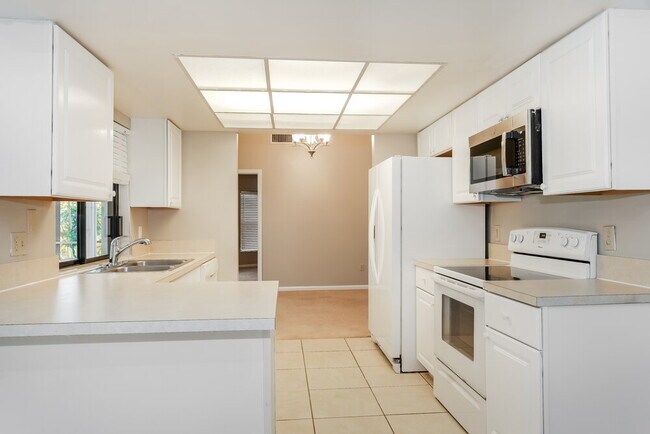 Building Photo - 14465 Larkspur Ln