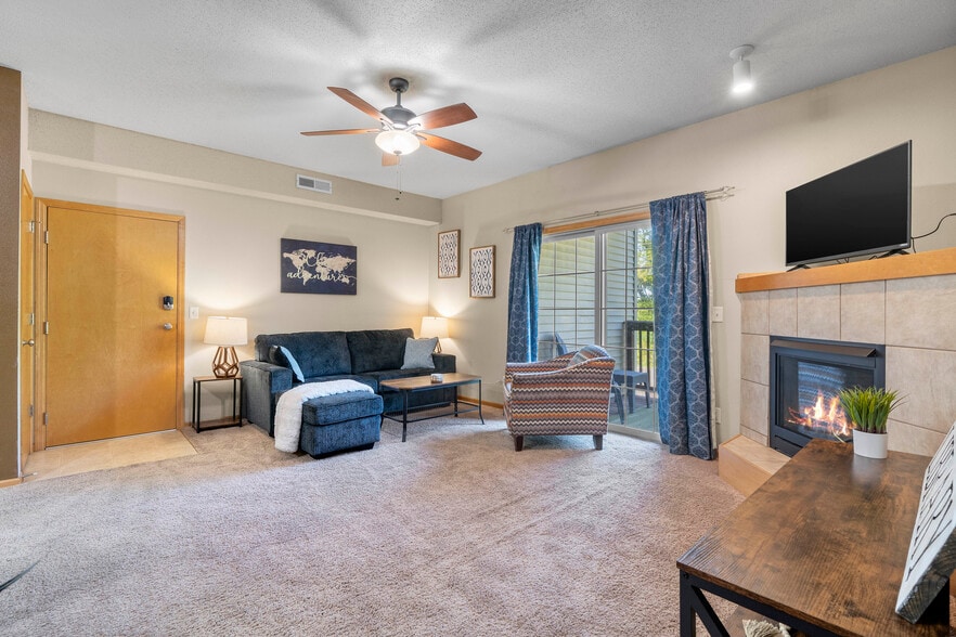 Building Photo - 805 Blue Sky Dr