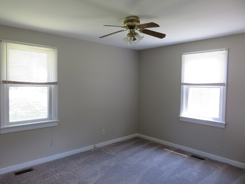 Building Photo - 4824 Belle Glade Dr