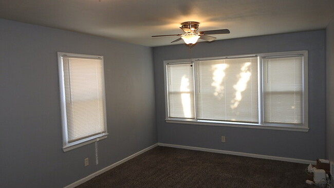 Building Photo - 3bedroom - 1 bath in Raytown