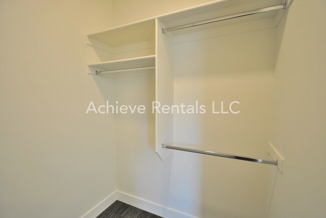 Building Photo - 1593 110