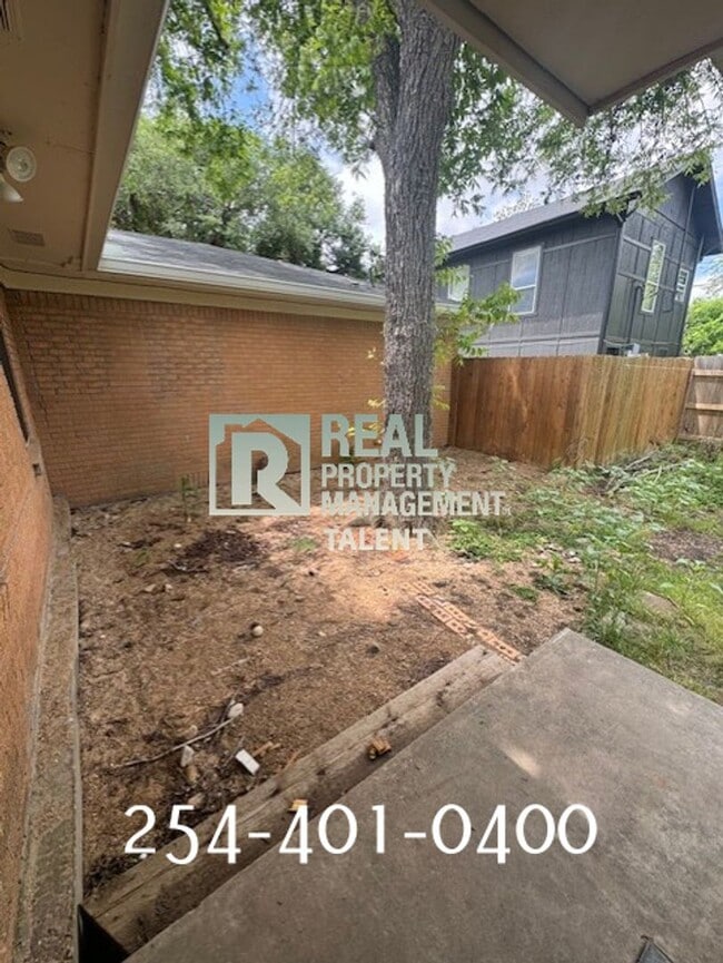 Building Photo - DEAL ALERT! Charming Vintage 3-bedroom, 1-...