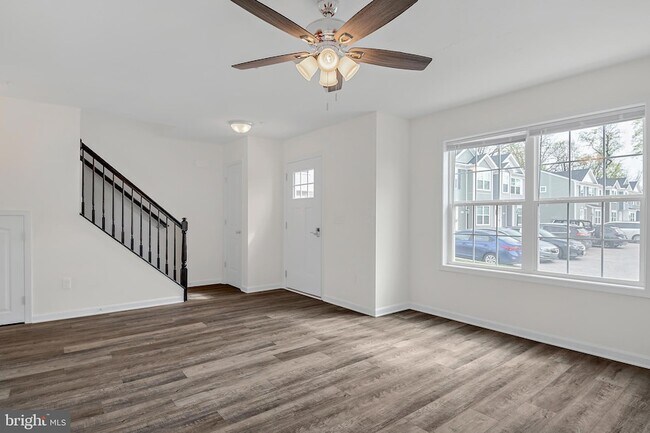 Building Photo - 2609 Maplewood Cir