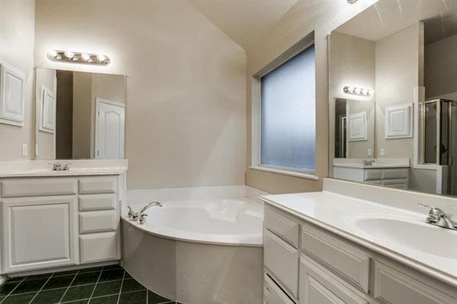 Building Photo - 883 San Jacinto Dr