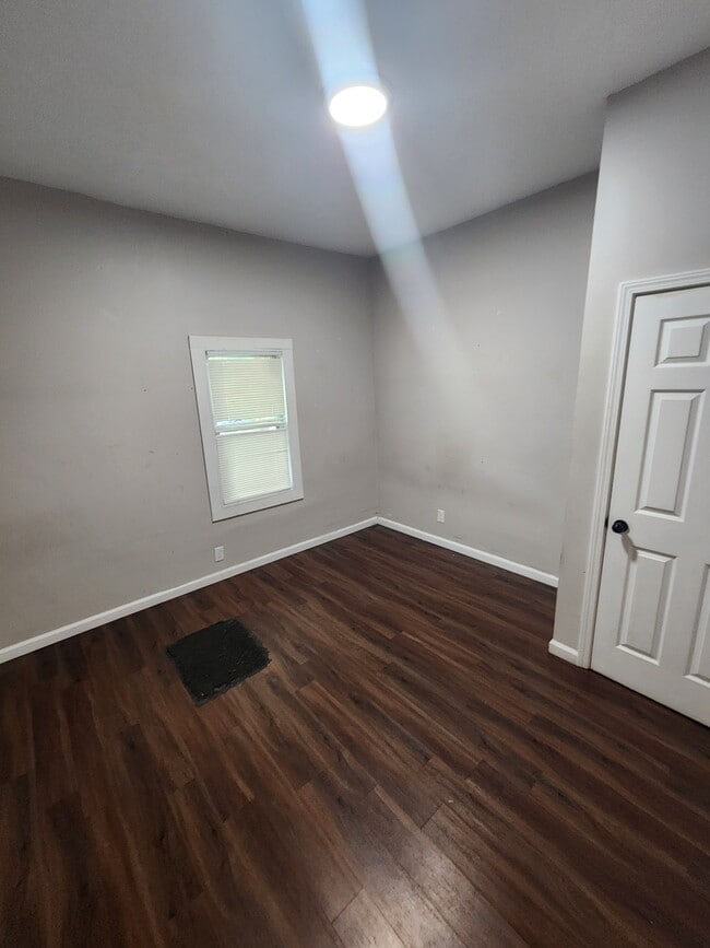 Building Photo - 1709 Dumesnil St