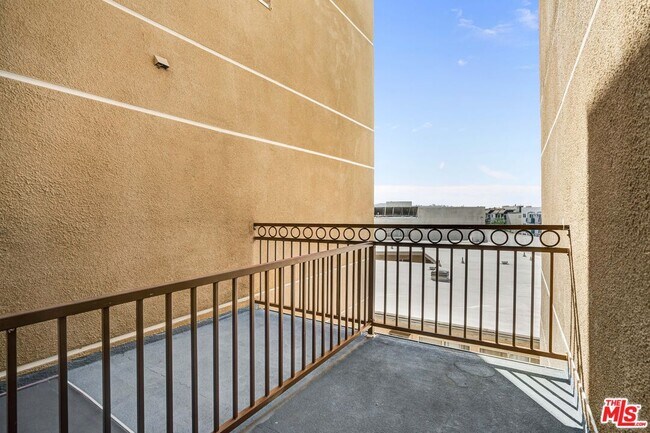 Building Photo - 3600 Bagley Ave