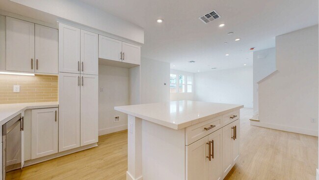 Building Photo - 2782 Sassy St