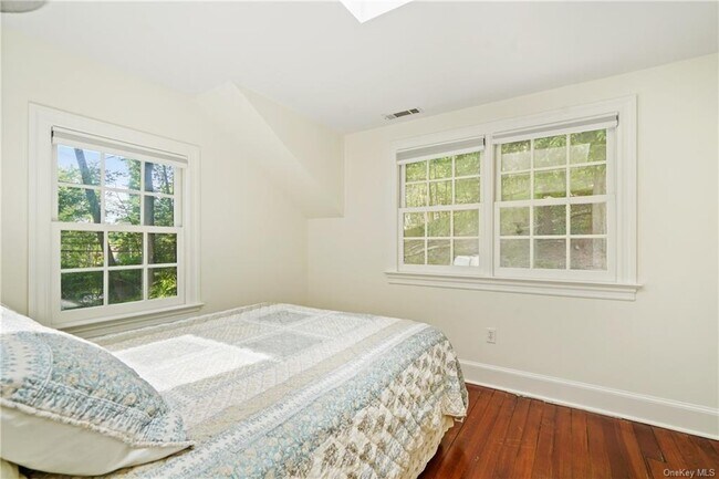 Building Photo - 140 Greenwich Rd