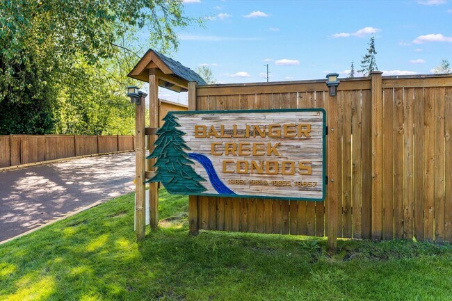 Building Photo - Well Maintained Condo