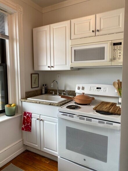 Building Photo - 552 Tremont St