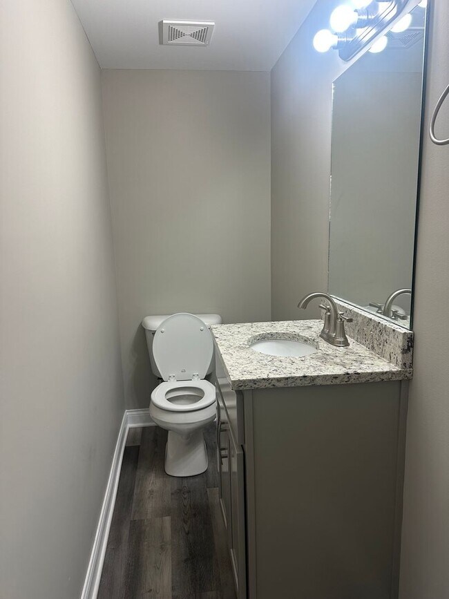 Building Photo - Stylish 2-Bed, 1.5-Bath Condo | Pool, Gym & More!