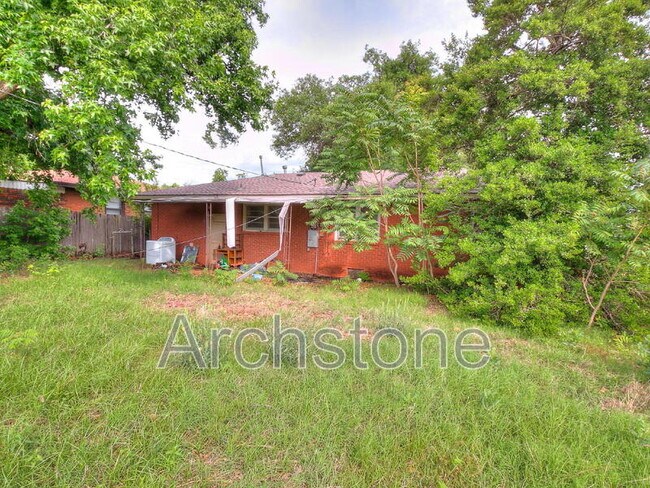 Building Photo - 724 General Senter Dr