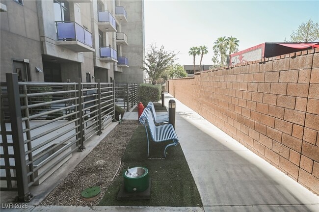 Building Photo - 353 E Bonneville Ave