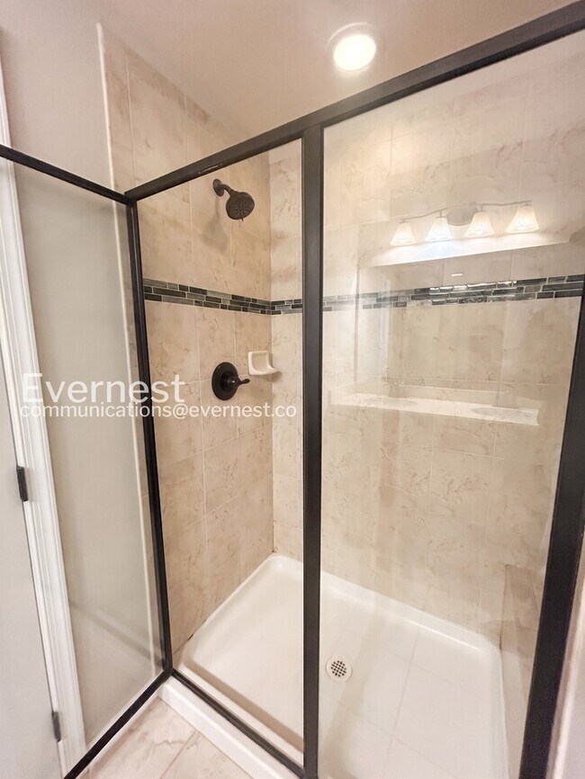 Building Photo - 14001 Briars Cir