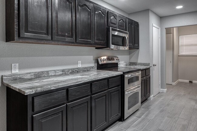 Building Photo - 100 Crestline Dr