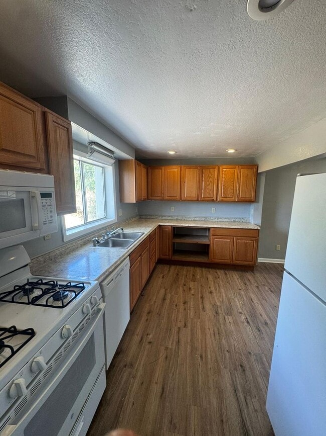 Building Photo - Remodeled 4 bedroom in Trinidad!