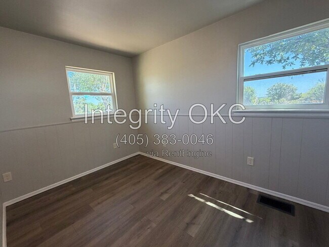 Building Photo - 5150 W Camp Dr