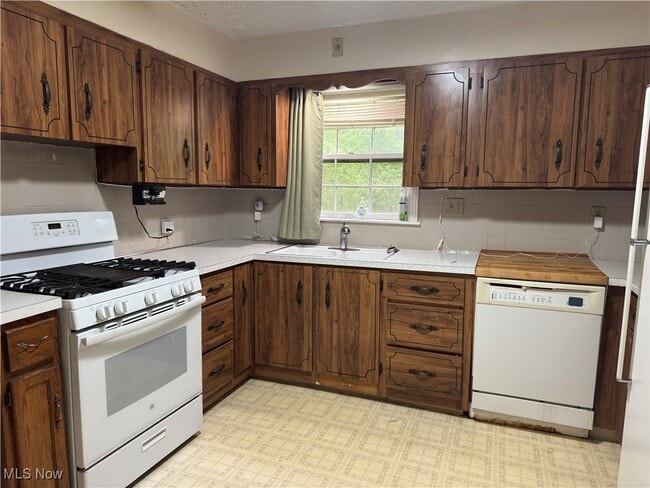 Building Photo - 4800 Canfield Rd