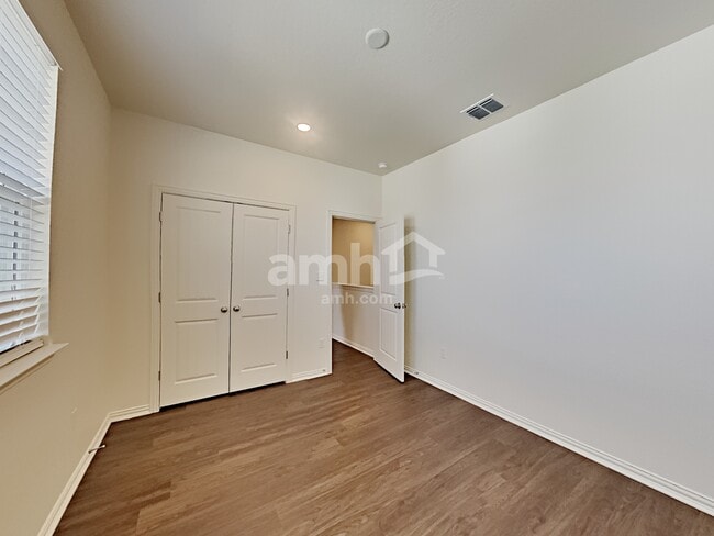 Building Photo - 2738 Meadowood Heights