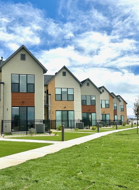 Building Photo - Parkview Townhomes