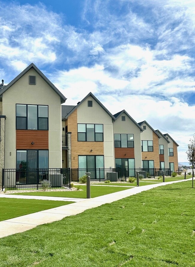 Building Photo - Parkview Townhomes