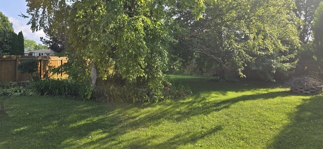 Building Photo - 206 N High Point Rd