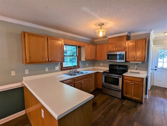 Building Photo - 4320 Willow Lake Rd