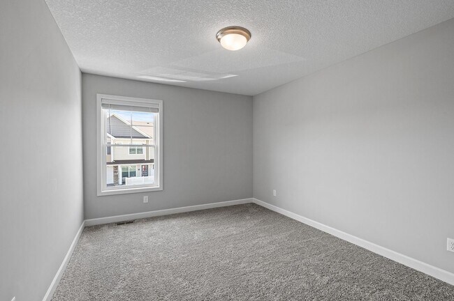 Building Photo - 15008 Ahena Curv