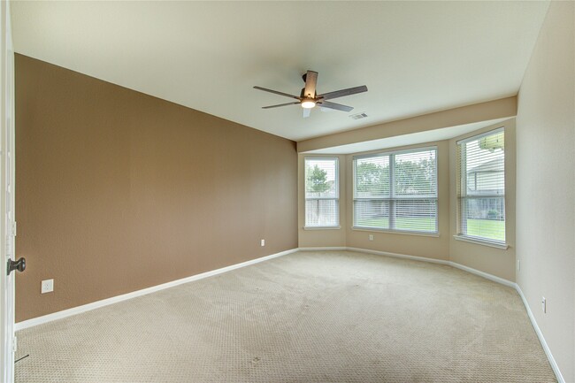 Building Photo - 18318 Russett Green Dr