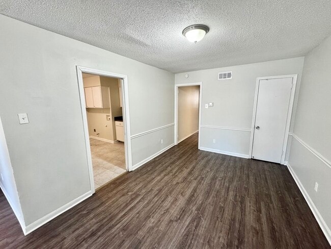 Building Photo - 4079 Forest View Dr