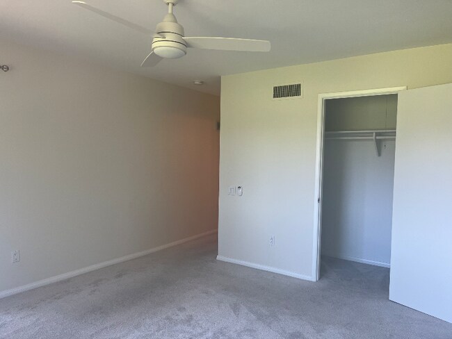 Building Photo - 12102 Rancho Bernardo Rd