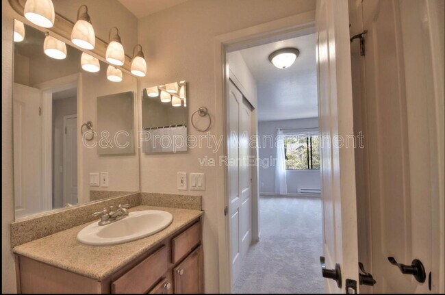 Building Photo - 41 Grandview St