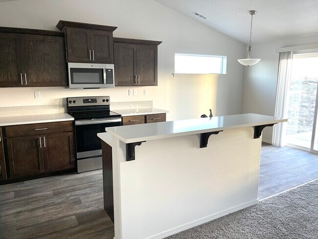 Kitchen - 4245 Cove West Dr