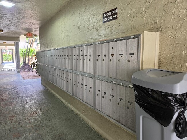 Building Photo - 1820 SW 81st Ave
