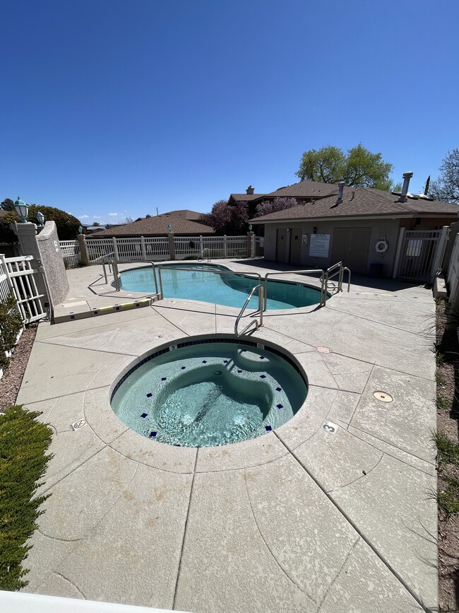 Community pool & hot tub - 985 E Mingus Ave