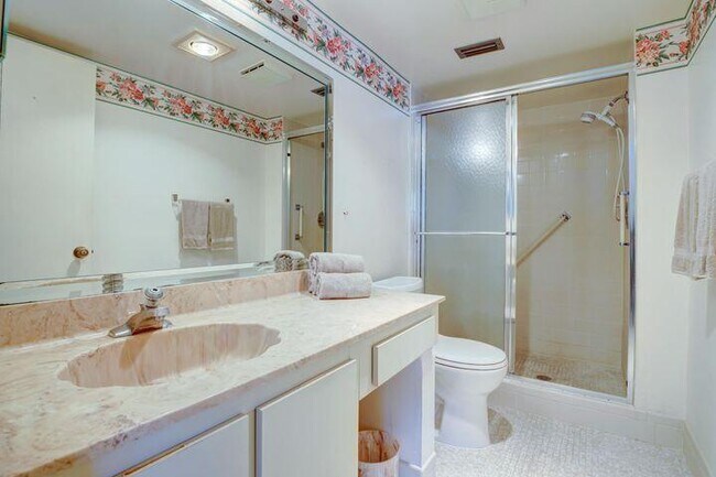 Building Photo - 14375 Strathmore Ln