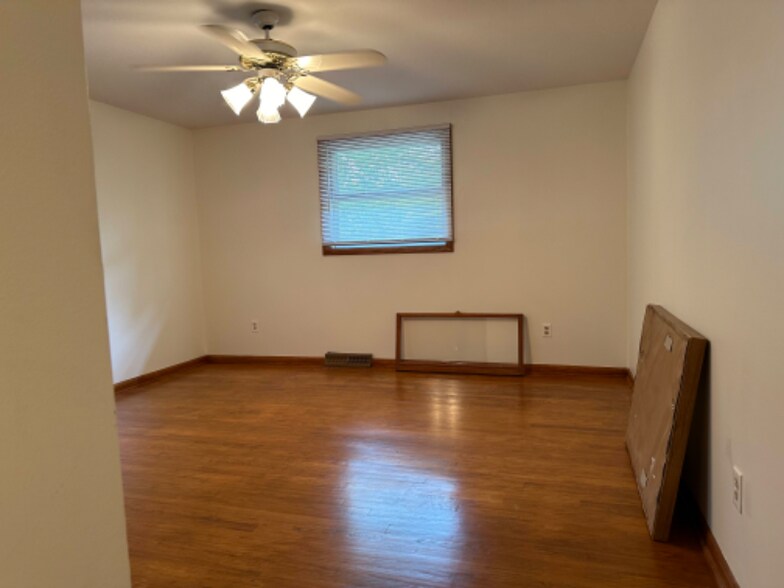 Building Photo - 170 N Brookfield Rd