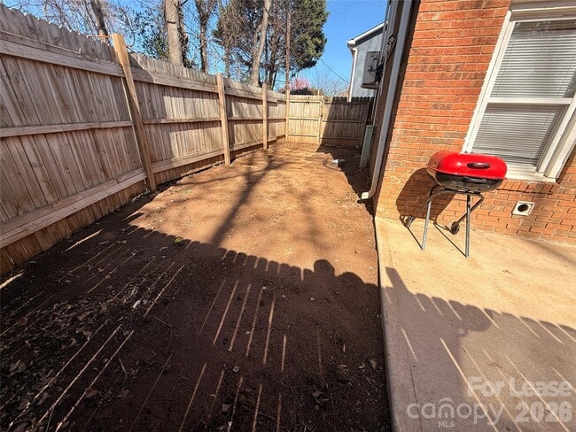 Building Photo - 421 Honeywood Ave