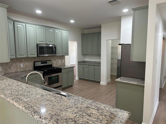 Building Photo - 3309 Blue Ridge Dr