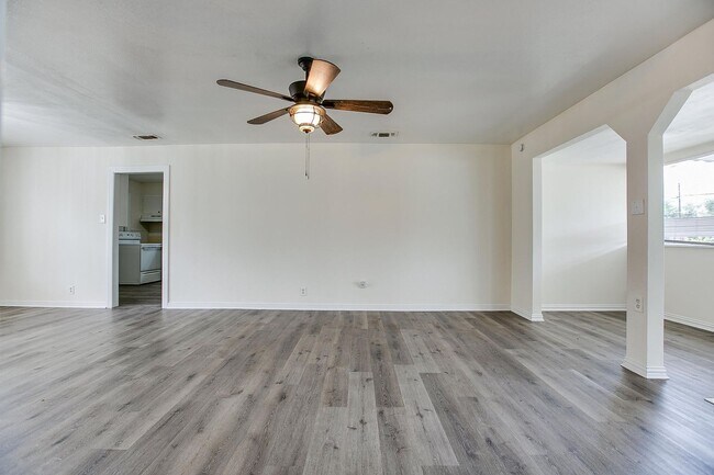Building Photo - Very nice 3 bedroom home in Santa Rita AVAILABLE NOW!