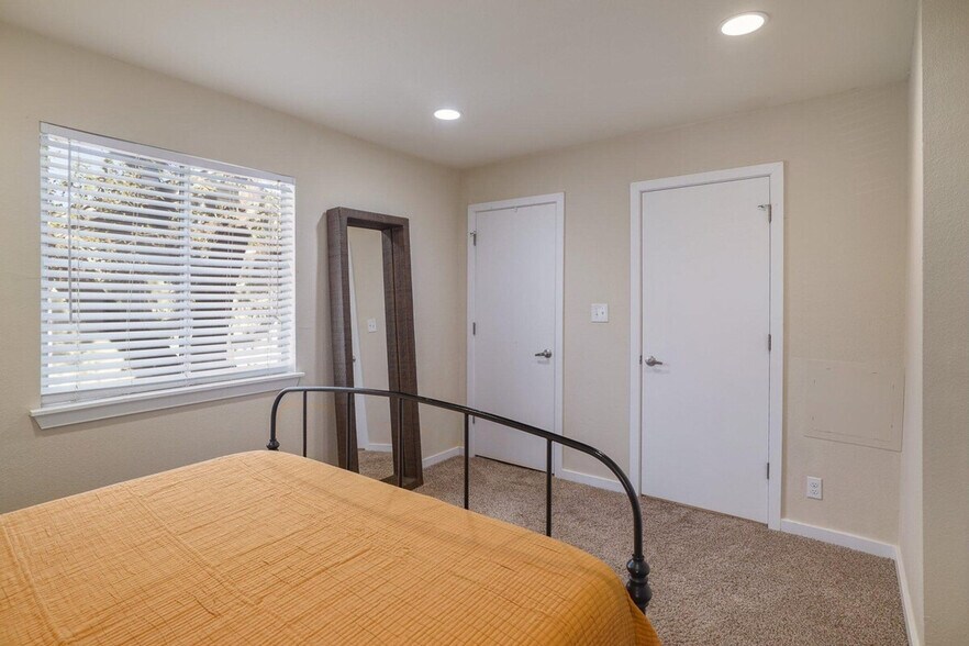 Building Photo - 1601A Southgate Cir